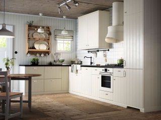 cucina con ante in laccato bianco sporco Hittarp di Ikea Italia cucina con ante in laccato bianco sporco Hittarp di Ikea Italia