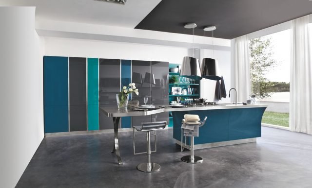cucina con ante in laccato blu e verde lucido Life di Stosa cucina con ante in laccato blu e verde lucido Life di Stosa