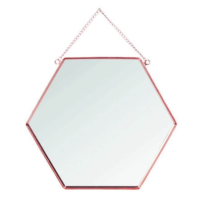 specchio a forma di esagono Hexagonal Copper di Maisons du Monde con cornice in metallo ramato specchio a forma di esagono Hexagonal Copper di Maisons du Monde con cornice in metallo ramato