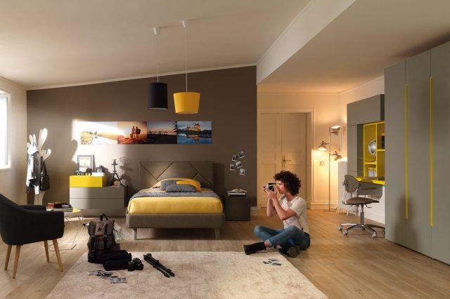Camera ragazzi YC308: camera per ragazzo con letto imbottito con testata Cross e comodino composto da wallbox di misure e colori diversi Camera ragazzi YC308: camera per ragazzo con letto imbottito con testata Cross e comodino composto da wallbox di misure e colori diversi