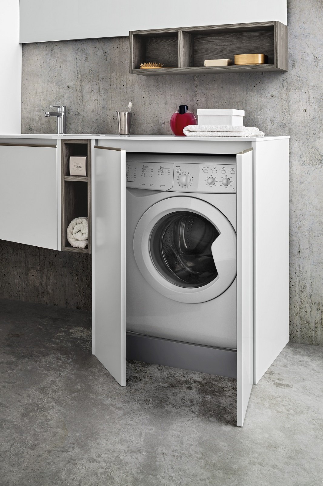 Lavanderia in bagno cose di casa Lavabo e lavatrice affiancati