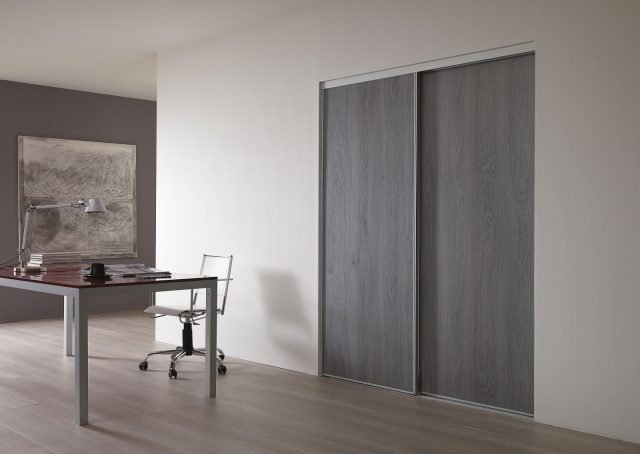 collezione Closet di Audasso Porte con chiusura a doppio pannello scorrevole a terra struttura in alluminio collezione Closet di Audasso Porte con chiusura a doppio pannello scorrevole a terra struttura in alluminio