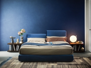 California di Alf DaFrè è un letto colorato imbottito e rivestito in tessuto blu che può essere arricchito di comode testiere alzabili che ne aumentano il comfort e permettono di leggere comodamente. È disponibile in numerose dimensioni, con o senza piedini. Misura L 177 x P 210 x H 75 cm. Prezzo 2.021 euro. www.alfdafre.it