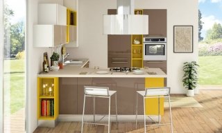 cucina Noemi di Cucine Lube con penisola e completa di colonne in laccato lucido cucina Noemi di Cucine Lube con penisola e completa di colonne in laccato lucido