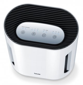 L'aria ambientale che si respira nell’ambiente di lavoro riveste un ruolo fondamentale per il benessere della persona. Per questo il Depuratore dell’Aria LR200 Beurer diventa un alleato perfetto per casa ed è in grado di coprire ambienti fino a 15 m². Con un sistema di filtro a tre strati (pre-filtro, filtro a carbone attivo e filtro HEPA) riesce ad eliminare, grazie alla funzione a ioni, il 99,5 % di batteri, virus, polvere sottile e polline, ideale sopratttto per i soggetti che soffrono di allergie. Con la comoda funzione timer, il Depuratore dell’Aria LR200 Beurer dispone di tre livelli di potenza, azionabili tramite il pannello di comando, normalmente illuminato ma che si oscura attivando la modalità notturna. Il funzionamento è silenzioso ed è possibile sostituire il filtro (che dura circa 4.320 ore) grazie all’indicatore specifico di cambio filtro. Prezzo: 194,99 euro. www.beurer.com L'aria ambientale che si respira nell’ambiente di lavoro riveste un ruolo fondamentale per il benessere della persona. Per questo il Depuratore dell’Aria LR200 Beurer diventa un alleato perfetto per casa ed è in grado di coprire ambienti fino a 15 m². Con un sistema di filtro a tre strati (pre-filtro, filtro a carbone attivo e filtro HEPA) riesce ad eliminare, grazie alla funzione a ioni, il 99,5 % di batteri, virus, polvere sottile e polline, ideale sopratttto per i soggetti che soffrono di allergie. Con la comoda funzione timer, il Depuratore dell’Aria LR200 Beurer dispone di tre livelli di potenza, azionabili tramite il pannello di comando, normalmente illuminato ma che si oscura attivando la modalità notturna. Il funzionamento è silenzioso ed è possibile sostituire il filtro (che dura circa 4.320 ore) grazie all’indicatore specifico di cambio filtro. Prezzo: 194,99 euro. www.beurer.com