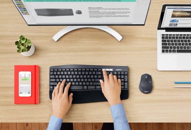 La tastiera Logitech MK850 Performance Wireless Keyboard è ricca di funzionalità e il mouse Combo è dotato di un poggia polso imbottito e tasti accuratamente disegnati per un comfort che duri tutto il giorno. La tastiera e il mouse sono dotate di Easy-Switch, una tecnologia che consente di associare ben 3 dispositivi alla tastiera e al mouse. Con il semplice tocco di un pulsante, è possibile passare facilmente da un dispositivo all’altro. Prezzo: 124,99 euro. Disponibili a partire da marzo 2017. www.logitech.com La tastiera Logitech MK850 Performance Wireless Keyboard è ricca di funzionalità e il mouse Combo è dotato di un poggia polso imbottito e tasti accuratamente disegnati per un comfort che duri tutto il giorno. La tastiera e il mouse sono dotate di Easy-Switch, una tecnologia che consente di associare ben 3 dispositivi alla tastiera e al mouse. Con il semplice tocco di un pulsante, è possibile passare facilmente da un dispositivo all’altro. Prezzo: 124,99 euro. Disponibili a partire da marzo 2017. www.logitech.com