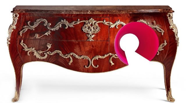 In stile Luigi XV, il mobile rivestito in piuma di mogano ha il piano in marmo emperador e decorazioni in ottone naturale. Inedito, il foro con finitura rosa fluo sorprende e rivisita la linea classica. W(hole) di F.lli Boffi misura L 146 x P 47 x H 86 cm. Prezzo su richiesta. In stile Luigi XV, il mobile rivestito in piuma di mogano ha il piano in marmo emperador e decorazioni in ottone naturale. Inedito, il foro con finitura rosa fluo sorprende e rivisita la linea classica. W(hole) di F.lli Boffi misura L 146 x P 47 x H 86 cm. Prezzo su richiesta.
