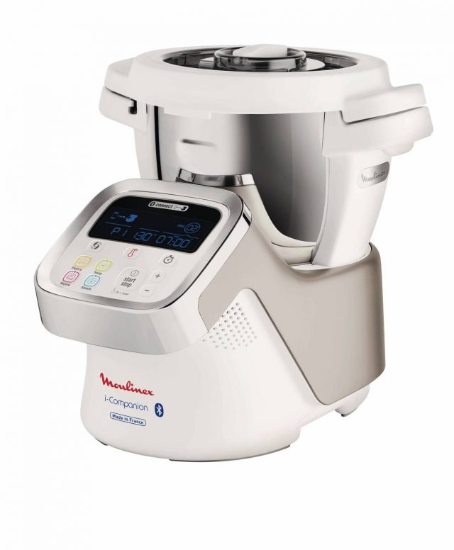 La capiente vaporiera è uno degli accessori che si possono aquistare insieme al robot da cucina.● Cuisine Companion di Moulinex
Con capiente ciotola da 4,38 l, l'apparecchio offre ottime prestazioni in tutte le funzioni. Nella versione base costa 699 euro, completo di tutti gli accessori 750 euro. La capiente vaporiera è uno degli accessori che si possono aquistare insieme al robot da cucina.● Cuisine Companion di Moulinex
Con capiente ciotola da 4,38 l, l'apparecchio offre ottime prestazioni in tutte le funzioni. Nella versione base costa 699 euro, completo di tutti gli accessori 750 euro.