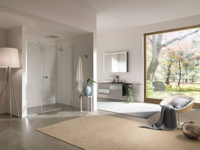 arredamento bagno di Inda con mobile Qamar per il lavabo, doccia Azure e specchio contenitore arredamento bagno di Inda con mobile Qamar per il lavabo, doccia Azure e specchio contenitore