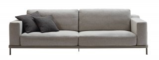 Disponibili in moltissime finiture (cromo nero, cromo lucido/satinato, bagno oro) e colori e persino rivestite in pelle le parti in metallo che rimangono a vista. Odilon di Nube nella misura L 180 x P 95 x H 74 cm costa a partire da 4.070 euro. Disponibili in moltissime finiture (cromo nero, cromo lucido/satinato, bagno oro) e colori e persino rivestite in pelle le parti in metallo che rimangono a vista. Odilon di Nube nella misura L 180 x P 95 x H 74 cm costa a partire da 4.070 euro.