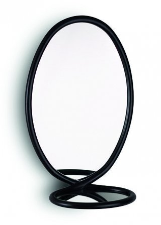 Annodata a creare un anello, la cornice è resa unica dalle piccole imperfezioni tipiche degli oggetti fatti a mano. Massello di tulipier tinto nero per la cornice di Loop Mirror di Porro (www.porro.com/it). Misura L 59 x P 37 x H 87 cm ed esclusa Iva costa 950 euro. Annodata a creare un anello, la cornice è resa unica dalle piccole imperfezioni tipiche degli oggetti fatti a mano. Massello di tulipier tinto nero per la cornice di Loop Mirror di Porro (www.porro.com/it). Misura L 59 x P 37 x H 87 cm ed esclusa Iva costa 950 euro.