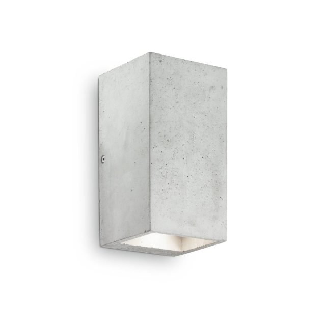 1. Kool di Ideal Lux è la nuova applique dalla forma geometrica e squadrata che è interamente realizzata in vero cemento, posizionato su una struttura metallica interna. É un oggetto con un design minimale ed elegante allo stesso tempo. www.ideal-lux.com 1. Kool di Ideal Lux è la nuova applique dalla forma geometrica e squadrata che è interamente realizzata in vero cemento, posizionato su una struttura metallica interna. É un oggetto con un design minimale ed elegante allo stesso tempo. www.ideal-lux.com