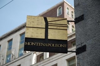 Il logo del distretto MonteNapoleone District dedicato alle eccellenze Made in Italy. Il logo del distretto MonteNapoleone District dedicato alle eccellenze Made in Italy.