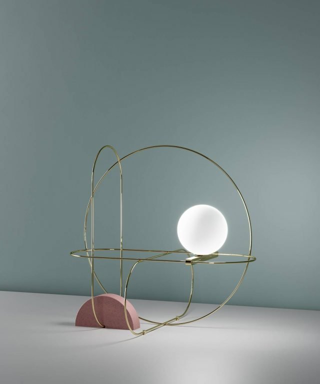 10. Setareh di FontanaArte è la nuova lampada da tavolo, disegnata da Francesco Librizzi, caratterizzata da una struttura in metallo color oro che sorregge una sfera in vetro soffiato a bocca satinato bianco. Ricorda una scultura contemporanea, infatti la luce emessa dalla sfera illumina il telaio e lo spazio circostante. La base che funge anche da contrappeso è realizzata in cemento rosa. Misura ø 45 cm. www.fontanaarte.com 10. Setareh di FontanaArte è la nuova lampada da tavolo, disegnata da Francesco Librizzi, caratterizzata da una struttura in metallo color oro che sorregge una sfera in vetro soffiato a bocca satinato bianco. Ricorda una scultura contemporanea, infatti la luce emessa dalla sfera illumina il telaio e lo spazio circostante. La base che funge anche da contrappeso è realizzata in cemento rosa. Misura ø 45 cm. www.fontanaarte.com