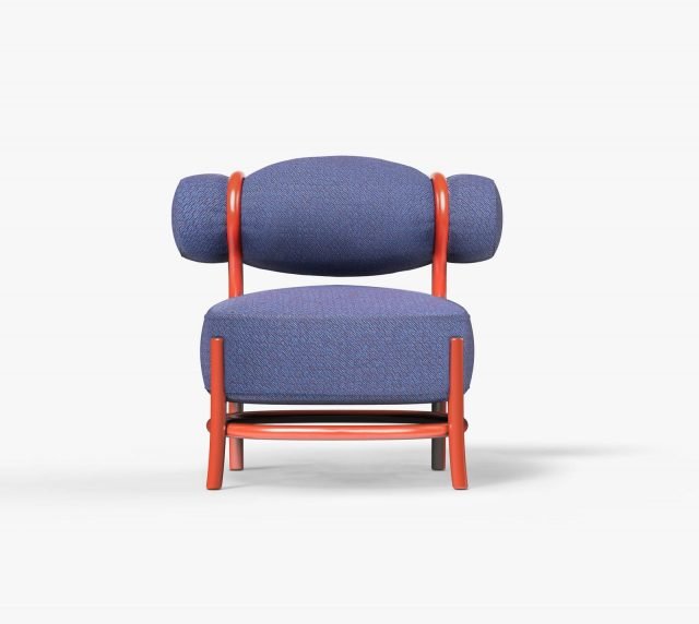 16. Chignon di Gebrüder Thonet Vienna GmbH (GTV) è la nuova poltrona che ha un design leggero e una forma compatta: la struttura è realizzata in legno curvato laccato rosso e accoglie i morbidi cuscini in tessuto riccamente imbottiti. Lo schienale è formato da un cuscino orizzontale raccolto da due riccioli in faggio. www.gebruederthonetvienna.com 16. Chignon di Gebrüder Thonet Vienna GmbH (GTV) è la nuova poltrona che ha un design leggero e una forma compatta: la struttura è realizzata in legno curvato laccato rosso e accoglie i morbidi cuscini in tessuto riccamente imbottiti. Lo schienale è formato da un cuscino orizzontale raccolto da due riccioli in faggio. www.gebruederthonetvienna.com