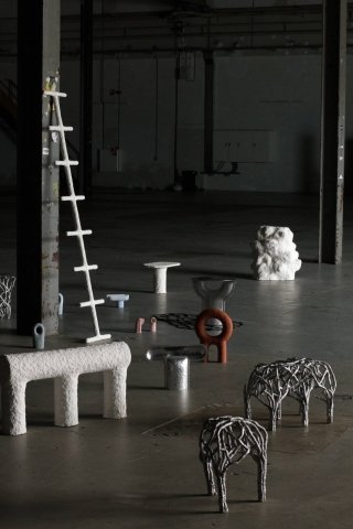 La nuova collezione Drawn to Production del norvegese Sigve Knutson. La nuova collezione Drawn to Production del norvegese Sigve Knutson.