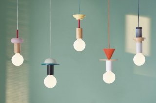 Le lampade Junit disegnate dall'azienda tedesca Schneid e comprese nel Milano Design Market. Le lampade Junit disegnate dall'azienda tedesca Schneid e comprese nel Milano Design Market.