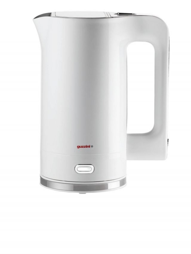 Riscalda l’acqua in 4 minuti il bollitore elettrico della collezione G-Style di Guzzini. E’ disponibile solo nella versione in bianco e ha capienza di 1,7 litri. Prezzo 59 euro. www.fratelliguzzini.com Riscalda l’acqua in 4 minuti il bollitore elettrico della collezione G-Style di Guzzini. E’ disponibile solo nella versione in bianco e ha capienza di 1,7 litri. Prezzo 59 euro. www.fratelliguzzini.com