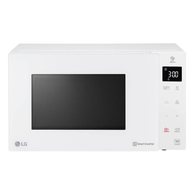 Il microonde MH6535GPH di Lg è facile da usare grazie alla lampada LED che garantisce una maggior luminosità ed un maggior risparmio energetico e al piatto più stabile supportato da sei rotelle anziché le tre tradizionali, che permette di sostenere fino a 2 kg di peso. Capiente 25 litri e con potenza di 900 watt, ha tecnologia Smart Inverter che garantisce lo scongelamento veloce e il riscaldamento uniforme del cibo, accorciando fino al 60% i tempi di cottura. Misura L47,6xP38,8xH27,2 cm. Prezzo 199 euro. www.lge.it Il microonde MH6535GPH di Lg è facile da usare grazie alla lampada LED che garantisce una maggior luminosità ed un maggior risparmio energetico e al piatto più stabile supportato da sei rotelle anziché le tre tradizionali, che permette di sostenere fino a 2 kg di peso. Capiente 25 litri e con potenza di 900 watt, ha tecnologia Smart Inverter che garantisce lo scongelamento veloce e il riscaldamento uniforme del cibo, accorciando fino al 60% i tempi di cottura. Misura L47,6xP38,8xH27,2 cm. Prezzo 199 euro. www.lge.it