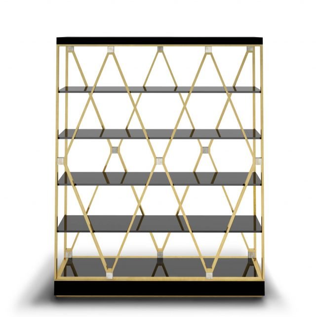 Debbie di Marioni è la nuova libreria componibile che ha un design ispirato agli anni Quaranta: la struttura portante è in metallo dorato che forma disegni a rombo collegati tra loro da elementi in marmo bianco. La base e la parte superiore sono in legno nella finitura Nero laccato lucido o Ebano o Rosewood opaco. Misura L 161 x P 45 x H 200 cm. www.marioni.it Debbie di Marioni è la nuova libreria componibile che ha un design ispirato agli anni Quaranta: la struttura portante è in metallo dorato che forma disegni a rombo collegati tra loro da elementi in marmo bianco. La base e la parte superiore sono in legno nella finitura Nero laccato lucido o Ebano o Rosewood opaco. Misura L 161 x P 45 x H 200 cm. www.marioni.it