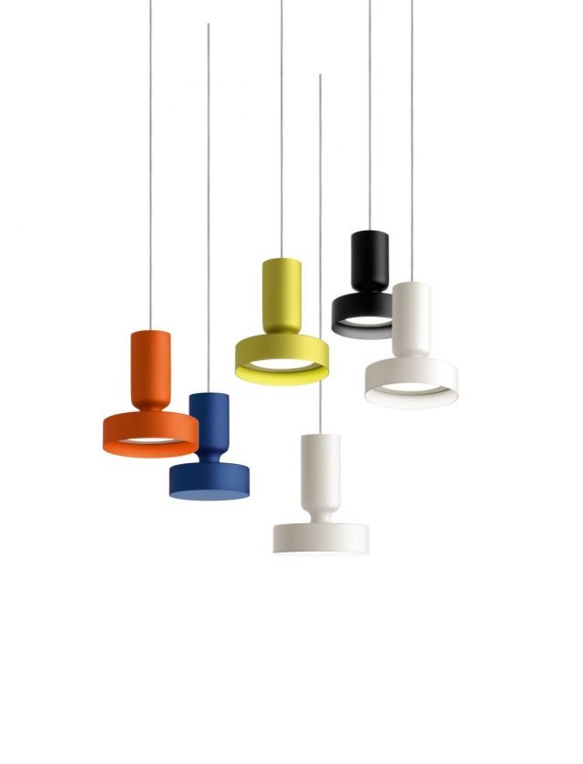 Hammer di Modo Luce è la nuova sospensione, design Paolo Grasselli, che ricorda nella forma un batticarne colorato; il diffusore ha dimensioni contenute ed è realizzato in alluminio tornito disponibile in cinque varianti di colore: bianco, nero opaco, verde lime, blu Cina e arancione. L'illuminazione è realizzata per mezzo di Led; è disponibile nella versione singola in due misure o in composizioni a grappolo formate da due o più elementi. Misura ø 15 x H 19 cm e ø 18 x H 22 cm. www.modoluce.com Hammer di Modo Luce è la nuova sospensione, design Paolo Grasselli, che ricorda nella forma un batticarne colorato; il diffusore ha dimensioni contenute ed è realizzato in alluminio tornito disponibile in cinque varianti di colore: bianco, nero opaco, verde lime, blu Cina e arancione. L'illuminazione è realizzata per mezzo di Led; è disponibile nella versione singola in due misure o in composizioni a grappolo formate da due o più elementi. Misura ø 15 x H 19 cm e ø 18 x H 22 cm. www.modoluce.com
