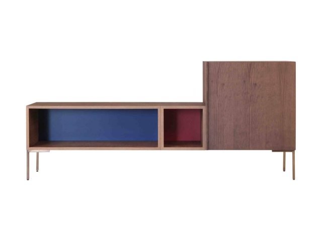 Swing di Morelato è il nuovo portaTv costituito da tre elementi diversi in legno di frassino accostati tra loro: un modulo a giorno con interni laccati blu, uno con interni laccati rosso e un modulo con l' anta tinto noce. I piedini in ottone sollevano e alleggeriscono la struttura rendendola contemporanea. Misura L 180 x P 40 x H 80 cm. www.morelato.it Swing di Morelato è il nuovo portaTv costituito da tre elementi diversi in legno di frassino accostati tra loro: un modulo a giorno con interni laccati blu, uno con interni laccati rosso e un modulo con l' anta tinto noce. I piedini in ottone sollevano e alleggeriscono la struttura rendendola contemporanea. Misura L 180 x P 40 x H 80 cm. www.morelato.it