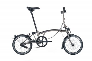 La Brompton Nickel Edition Superlight presentata in occasione del Fuorisalone. La Brompton Nickel Edition Superlight presentata in occasione del Fuorisalone.