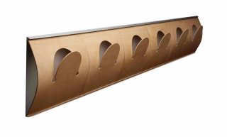 L’appendiabito Flex disegnato da Paolo Ulian e parte della mostra Obstacles. L’appendiabito Flex disegnato da Paolo Ulian e parte della mostra Obstacles.