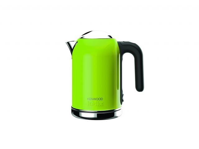 In acciaio dalle forme arrotondate anni ’50, il bollitore SJM 020 Kmix di Kenwood ha capacità di 1 litro, potenza di 2.200 watt e beccuccio con filtro in acciaio per trattenere le impurità. E’ completo di finestra per verificare il livello dell'acqua e di dispositivo per l’autospegnimento non appena l’acqua inizia a bollire. Prezzo 74,90 euro. www.kenwoodworld.com In acciaio dalle forme arrotondate anni ’50, il bollitore SJM 020 Kmix di Kenwood ha capacità di 1 litro, potenza di 2.200 watt e beccuccio con filtro in acciaio per trattenere le impurità. E’ completo di finestra per verificare il livello dell'acqua e di dispositivo per l’autospegnimento non appena l’acqua inizia a bollire. Prezzo 74,90 euro. www.kenwoodworld.com