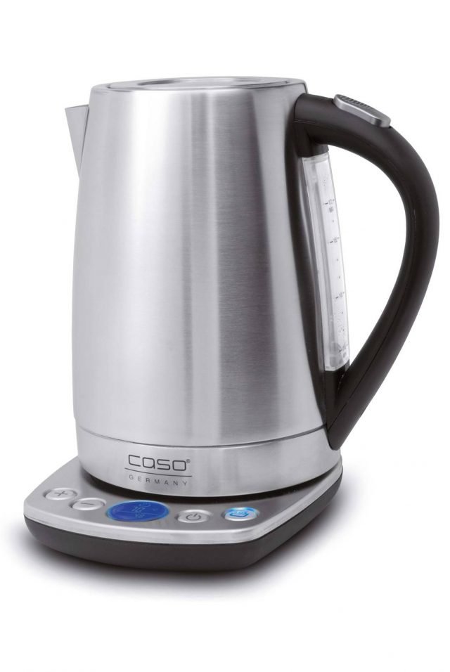 In acciaio inox, con WK 2200 di Caso Design si può controllare la temperatura a partire da 40° C fino a 100° C e è dotato di funzione di mantenimento al caldo e di spegnimento automatico. Ha capacità da 0,5 litri a 1,7 litri. Prezzo 99 euro. www.puntode.it In acciaio inox, con WK 2200 di Caso Design si può controllare la temperatura a partire da 40° C fino a 100° C e è dotato di funzione di mantenimento al caldo e di spegnimento automatico. Ha capacità da 0,5 litri a 1,7 litri. Prezzo 99 euro. www.puntode.it