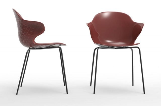 46. Saint Tropez di Calligaris è la nuova sedia con l'ampia scocca interamente realizzata in policarbonato rosso ossido lucido disponibile in quattro colori trasparenti e quattro coprenti lucidi; lo schienale è impreziosito da un originale motivo effetto trapuntato. Le esili gambe sono in metallo verniciato nero opaco; è facilmente impilabile per ottimizzare lo spazio. Misura L 57 x P 52 x H 80 cm. www.calligaris.it 46. Saint Tropez di Calligaris è la nuova sedia con l'ampia scocca interamente realizzata in policarbonato rosso ossido lucido disponibile in quattro colori trasparenti e quattro coprenti lucidi; lo schienale è impreziosito da un originale motivo effetto trapuntato. Le esili gambe sono in metallo verniciato nero opaco; è facilmente impilabile per ottimizzare lo spazio. Misura L 57 x P 52 x H 80 cm. www.calligaris.it