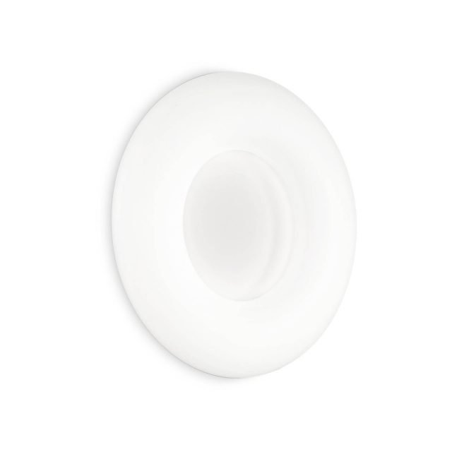 5. Polo di Ideal Lux è la nuova applique che ricorda nella forma la celebre caramella alla menta. Il diffusore rotondo è interamente realizzato in policarbonato bianco opaco; il rosone e la montatura sono in metallo verniciato bianco opaco. www.ideal-lux.com 5. Polo di Ideal Lux è la nuova applique che ricorda nella forma la celebre caramella alla menta. Il diffusore rotondo è interamente realizzato in policarbonato bianco opaco; il rosone e la montatura sono in metallo verniciato bianco opaco. www.ideal-lux.com