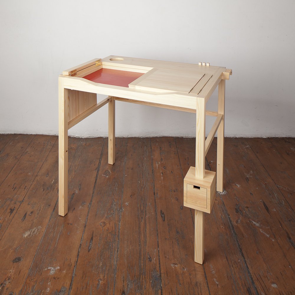 Il tavolo Zevaka disegnato da Yaroslav Misonzhnikov.