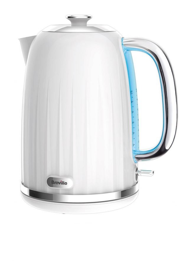 Il bollitore della Linea Style di Breville si contraddistingue per l’accattivante design vintage. E’ disponibile in bianco e in nero, ha una capacità di 1,7 litri per 8 tazze e è dotato di interruttore luminoso, di illuminazione interna e di base rotante a 360° per permettere una facile presa sia a mancini che a destrorsi. Prezzo 69,90 euro. www.nital.it/breville Il bollitore della Linea Style di Breville si contraddistingue per l’accattivante design vintage. E’ disponibile in bianco e in nero, ha una capacità di 1,7 litri per 8 tazze e è dotato di interruttore luminoso, di illuminazione interna e di base rotante a 360° per permettere una facile presa sia a mancini che a destrorsi. Prezzo 69,90 euro. www.nital.it/breville