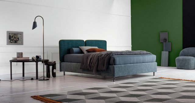 Frick di Twils è il nuovo letto tessile con un volume elegante e essenziale: la testata infatti è formata da uno schienale su cui si agganciano con il velcro i cuscini supplementari dando vita a composizioni personalizzate. Il tessuto del rivestimento è caratterizzato dalla cucitura pinzata oppure trapuntata. É disponibile in formati diversi e in combinazioni differenti. www.twils.it Frick di Twils è il nuovo letto tessile con un volume elegante e essenziale: la testata infatti è formata da uno schienale su cui si agganciano con il velcro i cuscini supplementari dando vita a composizioni personalizzate. Il tessuto del rivestimento è caratterizzato dalla cucitura pinzata oppure trapuntata. É disponibile in formati diversi e in combinazioni differenti. www.twils.it