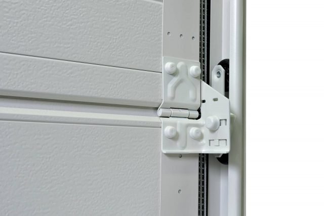 portone sezionale Hörmann LPU67 Thermo di Hörmann con dotazione di ruote di scorrimento tandem, guide e componentistica in bianco grigio RAL 9002 portone sezionale Hörmann LPU67 Thermo di Hörmann con dotazione di ruote di scorrimento tandem, guide e componentistica in bianco grigio RAL 9002