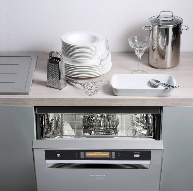 Grazie alla tecnologia Zone Wash Revolution la lavastoviglie Elexia LFD11M1320CIX EU di Hotpoint localizza su un solo cestello tutta la sua forza pulente, avviando un lavaggio molto efficace. La tecnologia Active Oxygen rimuove fino al 70% dei cattivi odori. Grazie alla tecnologia Zone Wash Revolution la lavastoviglie Elexia LFD11M1320CIX EU di Hotpoint localizza su un solo cestello tutta la sua forza pulente, avviando un lavaggio molto efficace. La tecnologia Active Oxygen rimuove fino al 70% dei cattivi odori.