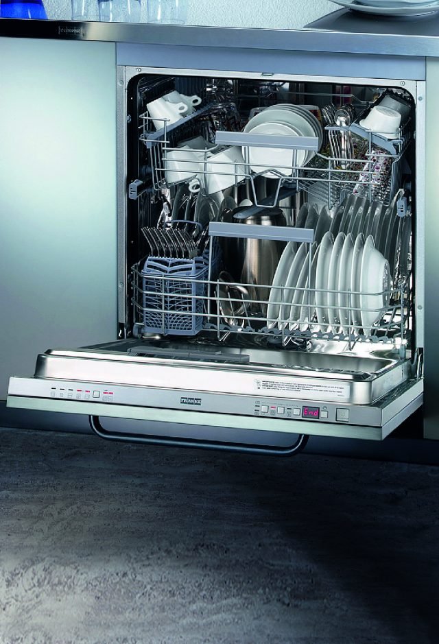 Da incasso, la lavastoviglie FDW 613 D9P LP A+++ di Franke dispone di 9 cicli di lavaggio e funziona con programmatore elettronico. Ha quattro temperature e partenza ritardata fino a 24 ore. Da incasso, la lavastoviglie FDW 613 D9P LP A+++ di Franke dispone di 9 cicli di lavaggio e funziona con programmatore elettronico. Ha quattro temperature e partenza ritardata fino a 24 ore.