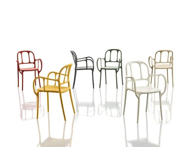 La sedia Milà (design Jaime Hayon) di Magis prende ispirazione per il suo originale disegno dalle forme fluide e naturali dell’architettura catalana. Impilabile e disponibile in sei differenti colori opachi, è perfetta in esterno grazie alla resistenza del materiale (polipropilene caricato di fibra di vetro stampato in air-moulding), ma nulla vieta di inserirla in qualsiasi ambiente domestico. Misure L 55 x P 54 x H 84,5 cm. Prezzo a partire da 169 euro. www.magisdesign.com La sedia Milà (design Jaime Hayon) di Magis prende ispirazione per il suo originale disegno dalle forme fluide e naturali dell’architettura catalana. Impilabile e disponibile in sei differenti colori opachi, è perfetta in esterno grazie alla resistenza del materiale (polipropilene caricato di fibra di vetro stampato in air-moulding), ma nulla vieta di inserirla in qualsiasi ambiente domestico. Misure L 55 x P 54 x H 84,5 cm. Prezzo a partire da 169 euro. www.magisdesign.com