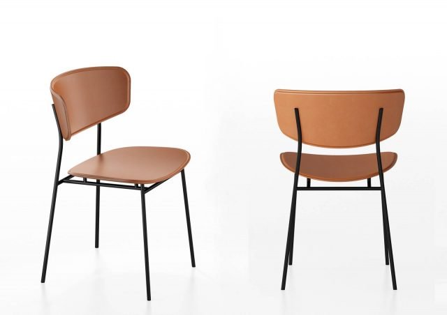 Fifties di Calligaris è la nuova sedia che ha una linea ispirata al design degli Anni Cinquanta. La struttura a quattro gambe è in tondino di metallo verniciato nero opaco e la alleggerisce; la seduta e lo schienale avvolgente sono rivestiti in cuoio cognac disponibile in altre tre colorazioni. Misura L 49 x P 52,5 x H 79,5 cm. www.calligaris.it Fifties di Calligaris è la nuova sedia che ha una linea ispirata al design degli Anni Cinquanta. La struttura a quattro gambe è in tondino di metallo verniciato nero opaco e la alleggerisce; la seduta e lo schienale avvolgente sono rivestiti in cuoio cognac disponibile in altre tre colorazioni. Misura L 49 x P 52,5 x H 79,5 cm. www.calligaris.it