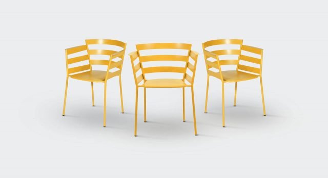 Rythmic di Fermob è la nuova poltroncina outdoor caratterizzata dalle fasce di metallo che seguono la curva della seduta e ne esaltano il comfort. Si può scegliere fra ventiquattro varianti di colore. www.fermob.com Rythmic di Fermob è la nuova poltroncina outdoor caratterizzata dalle fasce di metallo che seguono la curva della seduta e ne esaltano il comfort. Si può scegliere fra ventiquattro varianti di colore. www.fermob.com