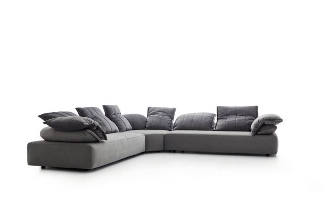 Flick-Flack di Ditre Italia è il nuovo divano semi componibile, design Anna von Schewen, con una linea essenziale, che si ispira ai modelli nordici, caratterizzato da moduli asimmetrici. Il cuscino posizionato sul cuscino si trasforma in un vero e proprio elemento strutturale; inoltre il meccanismo silenzioso di cui è dotato consente di alzare tutti i cuscini per un relax completo. www.ditreitalia.com Flick-Flack di Ditre Italia è il nuovo divano semi componibile, design Anna von Schewen, con una linea essenziale, che si ispira ai modelli nordici, caratterizzato da moduli asimmetrici. Il cuscino posizionato sul cuscino si trasforma in un vero e proprio elemento strutturale; inoltre il meccanismo silenzioso di cui è dotato consente di alzare tutti i cuscini per un relax completo. www.ditreitalia.com