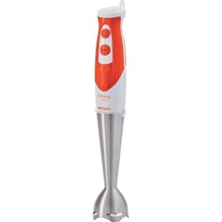 Disponibile nei colori arancione e giallo, il frullatore ad immersione Pimmy di Ariete grazie alla tripla lama che si muove lungo 3 diverse traiettorie frulla qualsiasi ingrediente in poco tempo. Ha potenza di 700 watt e è fornito con bicchiere graduato. Prezzo 30 euro. www.ariete.net Disponibile nei colori arancione e giallo, il frullatore ad immersione Pimmy di Ariete grazie alla tripla lama che si muove lungo 3 diverse traiettorie frulla qualsiasi ingrediente in poco tempo. Ha potenza di 700 watt e è fornito con bicchiere graduato. Prezzo 30 euro. www.ariete.net