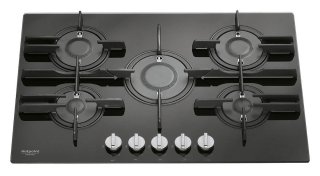 Il piano in acciaio inox a gas FTGHG 751 D/HA(BK) di Hotpoint è dotato di bruciatore Vertical Flame che irradia la fiamma in verticale per permettere una perfetta diffusione del calore in ogni punto della pentola. Dotato di 5 fuochi, ha trattamento Diamond Clean che impedisce la formazione di aloni sulla superficie e garantisce massima resistenza ai graffi. Misura 58x51 cm. Prezzo da rivenditore. www.hotpoint.it Il piano in acciaio inox a gas FTGHG 751 D/HA(BK) di Hotpoint è dotato di bruciatore Vertical Flame che irradia la fiamma in verticale per permettere una perfetta diffusione del calore in ogni punto della pentola. Dotato di 5 fuochi, ha trattamento Diamond Clean che impedisce la formazione di aloni sulla superficie e garantisce massima resistenza ai graffi. Misura 58x51 cm. Prezzo da rivenditore. www.hotpoint.it