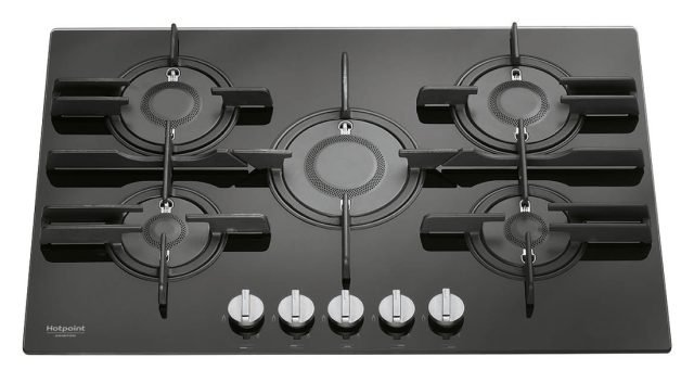 Il piano in acciaio inox a gas FTGHG 751 D/HA(BK) di Hotpoint è dotato di bruciatore Vertical Flame che irradia la fiamma in verticale per permettere una perfetta diffusione del calore in ogni punto della pentola. Dotato di 5 fuochi, ha trattamento Diamond Clean che impedisce la formazione di aloni sulla superficie e garantisce massima resistenza ai graffi. Misura 58x51 cm. Prezzo da rivenditore. www.hotpoint.it Il piano in acciaio inox a gas FTGHG 751 D/HA(BK) di Hotpoint è dotato di bruciatore Vertical Flame che irradia la fiamma in verticale per permettere una perfetta diffusione del calore in ogni punto della pentola. Dotato di 5 fuochi, ha trattamento Diamond Clean che impedisce la formazione di aloni sulla superficie e garantisce massima resistenza ai graffi. Misura 58x51 cm. Prezzo da rivenditore. www.hotpoint.it