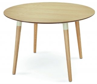 tavolo in legno di frassino Edelweiss di Made.com tavolo in legno di frassino Edelweiss di Made.com