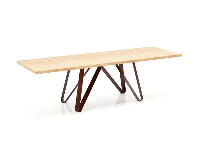 Gambe "artistiche" in metallo e piano in rovere. Le due prolunghe da 40 cm sono dotate di una valigetta in cui riporle. Axel di Eurosedia Design misura L 160/240 x P 90 x H 77 cm e costa 1.882 euro. Gambe "artistiche" in metallo e piano in rovere. Le due prolunghe da 40 cm sono dotate di una valigetta in cui riporle. Axel di Eurosedia Design misura L 160/240 x P 90 x H 77 cm e costa 1.882 euro.