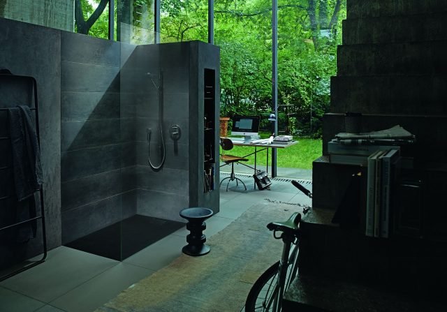 piatto doccia Stonetto di Duravit con design by EOOS installabile a filo pavimento, parzialmente incassato o in appoggio piatto doccia Stonetto di Duravit con design by EOOS installabile a filo pavimento, parzialmente incassato o in appoggio