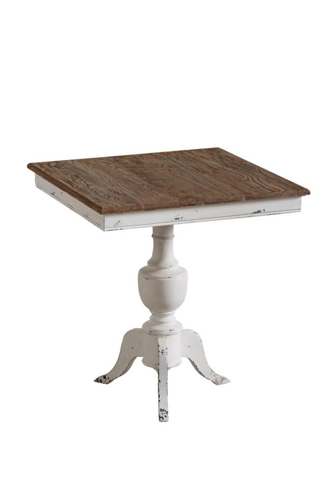 È in rovere con una base centrale che riprende i modelli ottocenteschi, nella particolare finitura bianco antico. Art. DB002552 di Dialma Brown misura 70 x 70 x H 74 cm. Prezzo su richiesta. È in rovere con una base centrale che riprende i modelli ottocenteschi, nella particolare finitura bianco antico. Art. DB002552 di Dialma Brown misura 70 x 70 x H 74 cm. Prezzo su richiesta.