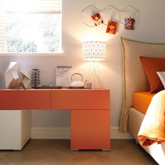 WALLBOX, SOLUZIONE VERSATILE: aperti o chiusi, di diverse larghezze, altezze e profondità, i contenitori a parete offrono una vasta gamma di soluzioni per arredare lo spazio con creatività e rigore, assolvendo alla funzione di contenitori e conferendo alle composizioni in cui sono inseriti dinamicità e movimento. WALLBOX, SOLUZIONE VERSATILE: aperti o chiusi, di diverse larghezze, altezze e profondità, i contenitori a parete offrono una vasta gamma di soluzioni per arredare lo spazio con creatività e rigore, assolvendo alla funzione di contenitori e conferendo alle composizioni in cui sono inseriti dinamicità e movimento.